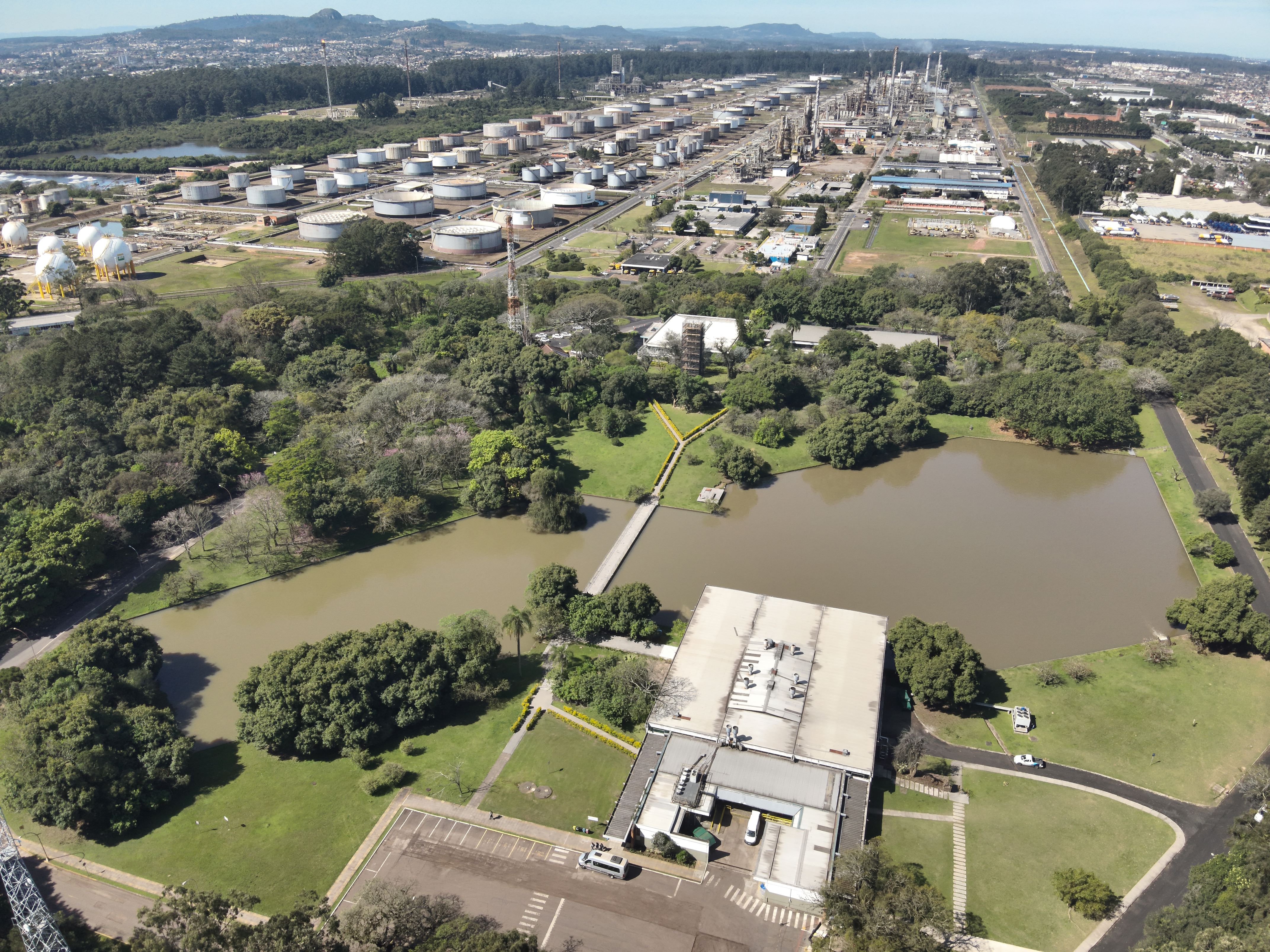 Vista panorâmica da Refinaria Alberto Pasqualini (Refap), em Canoas, Rio Grande do Sul